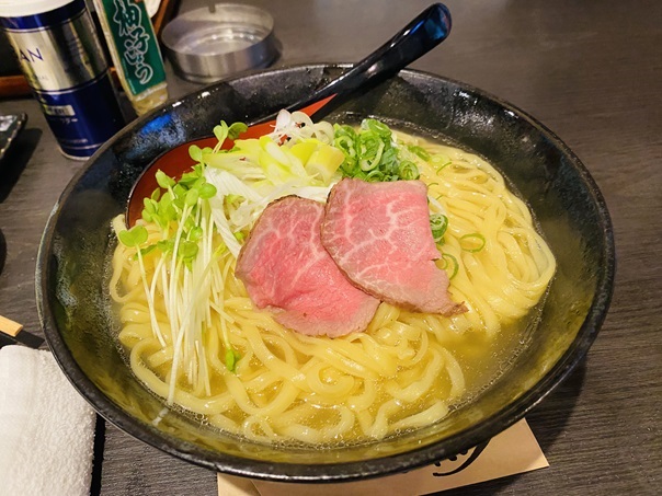 彩葉牛塩ラーメン