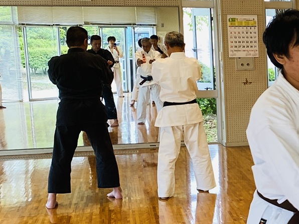 師範と林さんは型の稽古を