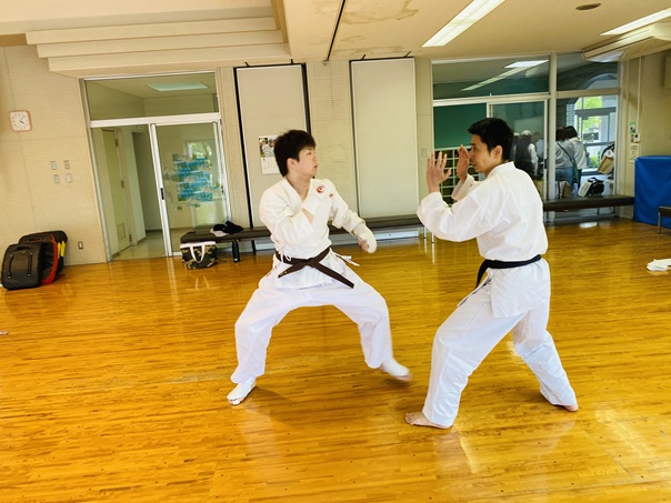 さとしさんと長男の組手