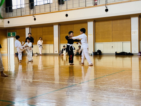 少年の組手