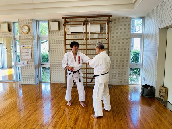 大人の稽古は組手と型の稽古