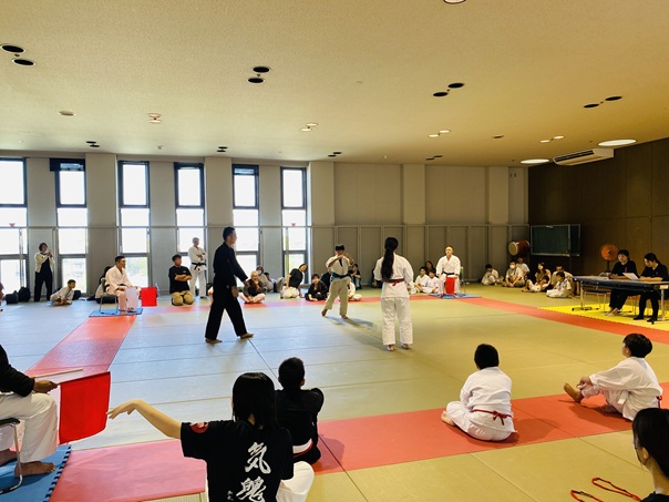 子供達の方は試合形式で審判の実践練習
