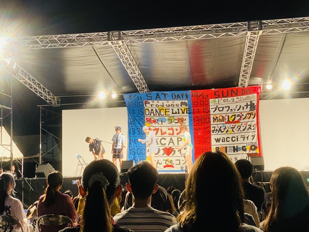 大学の学祭劇