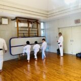 加藤さんと何年かぶりに組手 掴まれたら最後 頭突き 金的 膝蹴り肘打ち等怒濤の攻撃を