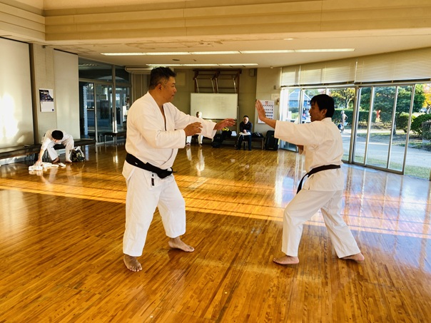 大人の稽古は加藤さん、まこと、長男、私の4名で組み手